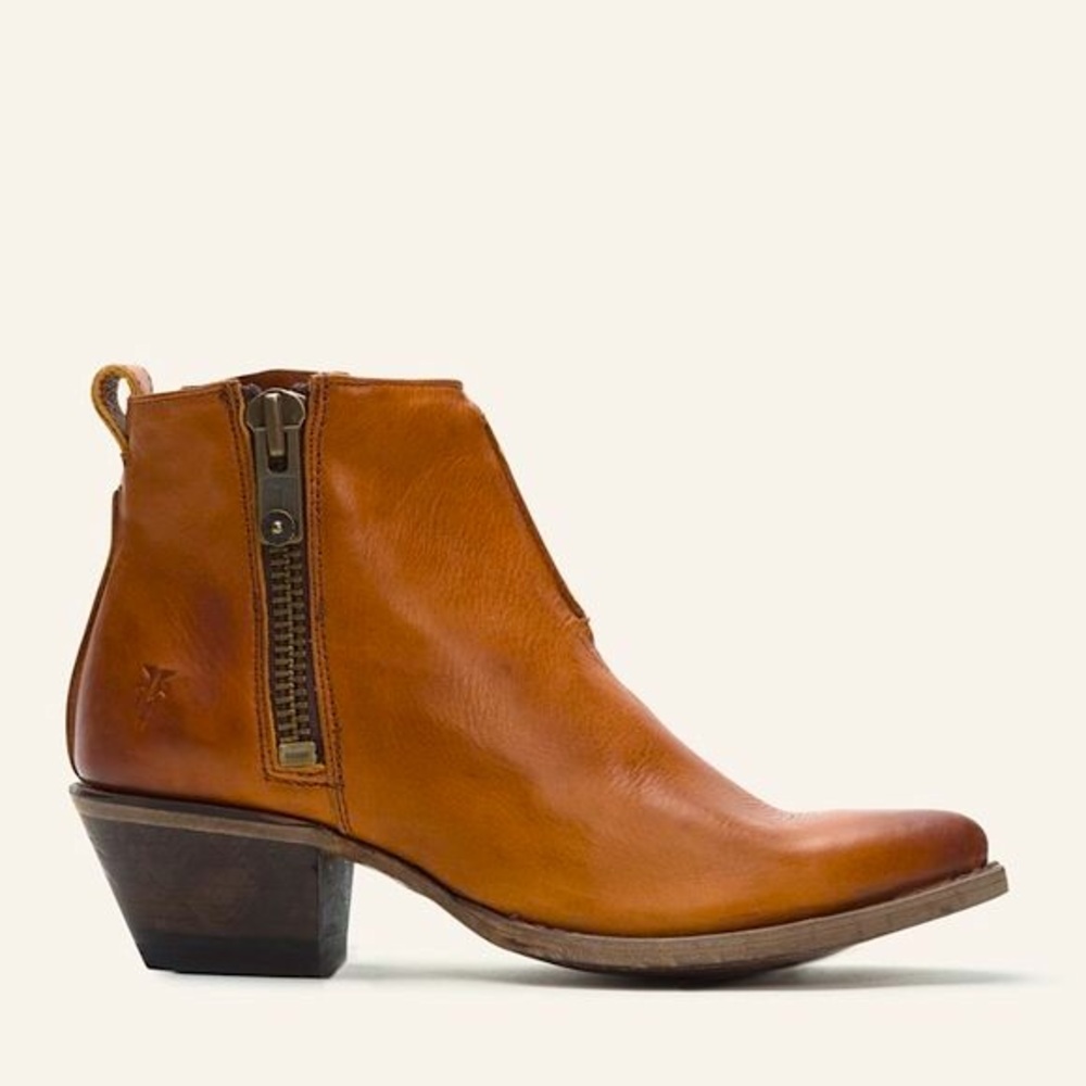$369 Frye Sacha Moto Shortie Cognac Brown Leather Western Cowboy Ankle Booties